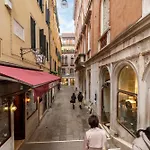 G&S - Housevenice Center