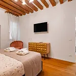 G&S - Housevenice Center